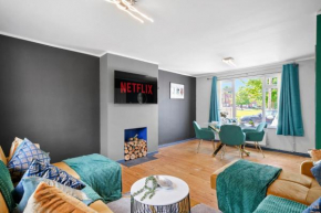 Stunning 3 Bedroom House Parking